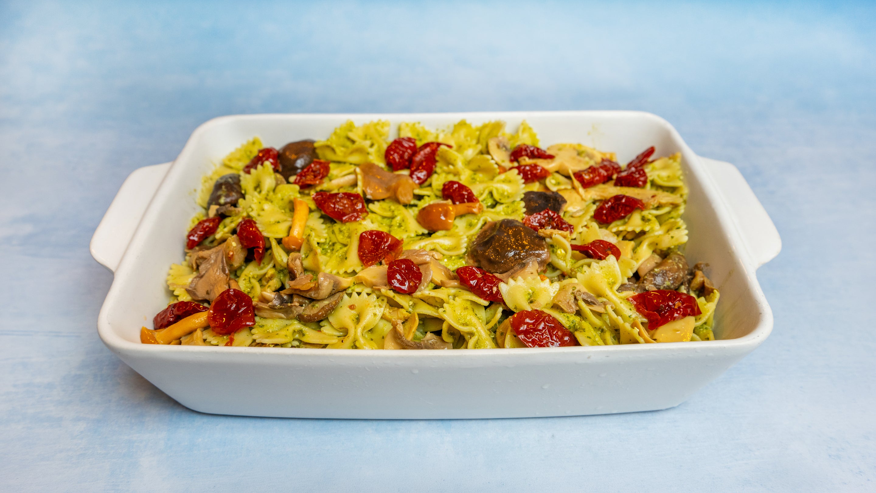Pasta Salad (Pesto, Dry tomatoes, and Olives)